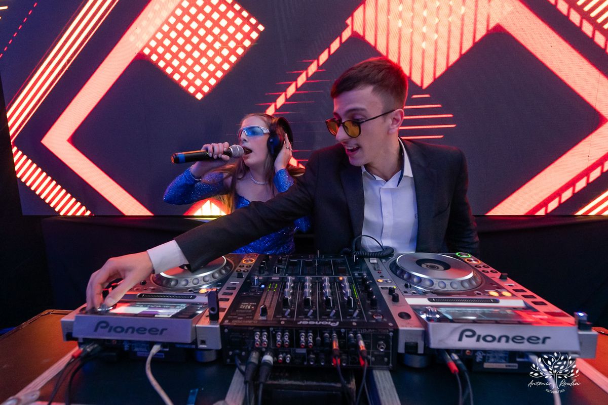 Antonio Rocha Fotografias-Festa de 15 anos-Debutante-Louise 15 Anos-15 da Lou-Pandeiro-Fotografia Debutante-festa de 15 anos-Aniversário-Making Of-Valsa-Homenagens-Dança Coreografada-Dra Juliana Kaiser-Chácara do Amanhecer-Pelotas-Cabine Vip-Bruna Nobre