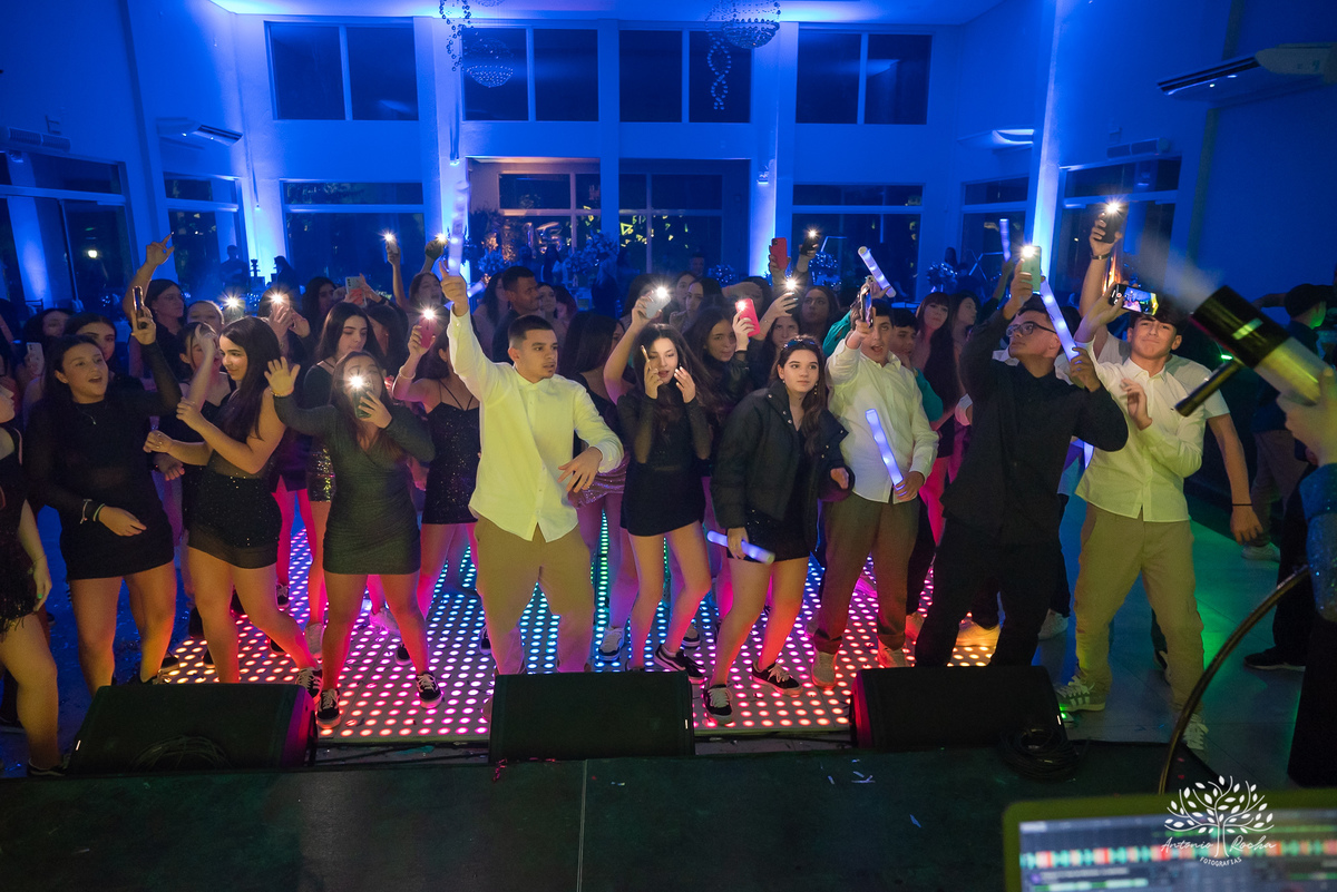 Antonio Rocha Fotografias-Festa de 15 anos-Debutante-Louise 15 Anos-15 da Lou-Pandeiro-Fotografia Debutante-festa de 15 anos-Aniversário-Making Of-Valsa-Homenagens-Dança Coreografada-Dra Juliana Kaiser-Chácara do Amanhecer-Pelotas-Cabine Vip-Bruna Nobre