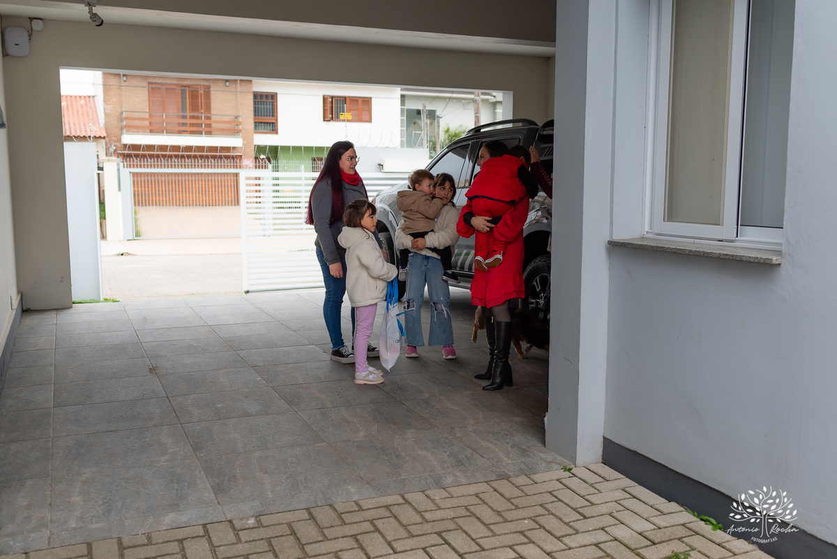 Festa Infantil-2 anos-Gustavo-Antonio Rocha Fotografias-primeiro aninho-brinquedos infláveis-festa íntima-caixa de areia-brinquedos-aniversariante-amigos da vizinhança-pracinha do condomínio-Pelotas-Mickey-escorrega-parabéns-bolo de aniversário-Pelotas