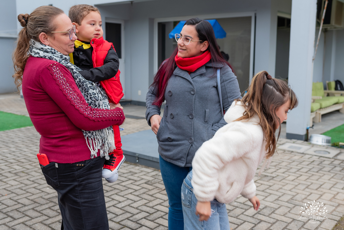 Festa Infantil-2 anos-Gustavo-Antonio Rocha Fotografias-primeiro aninho-brinquedos infláveis-festa íntima-caixa de areia-brinquedos-aniversariante-amigos da vizinhança-pracinha do condomínio-Pelotas-Mickey-escorrega-parabéns-bolo de aniversário-Pelotas