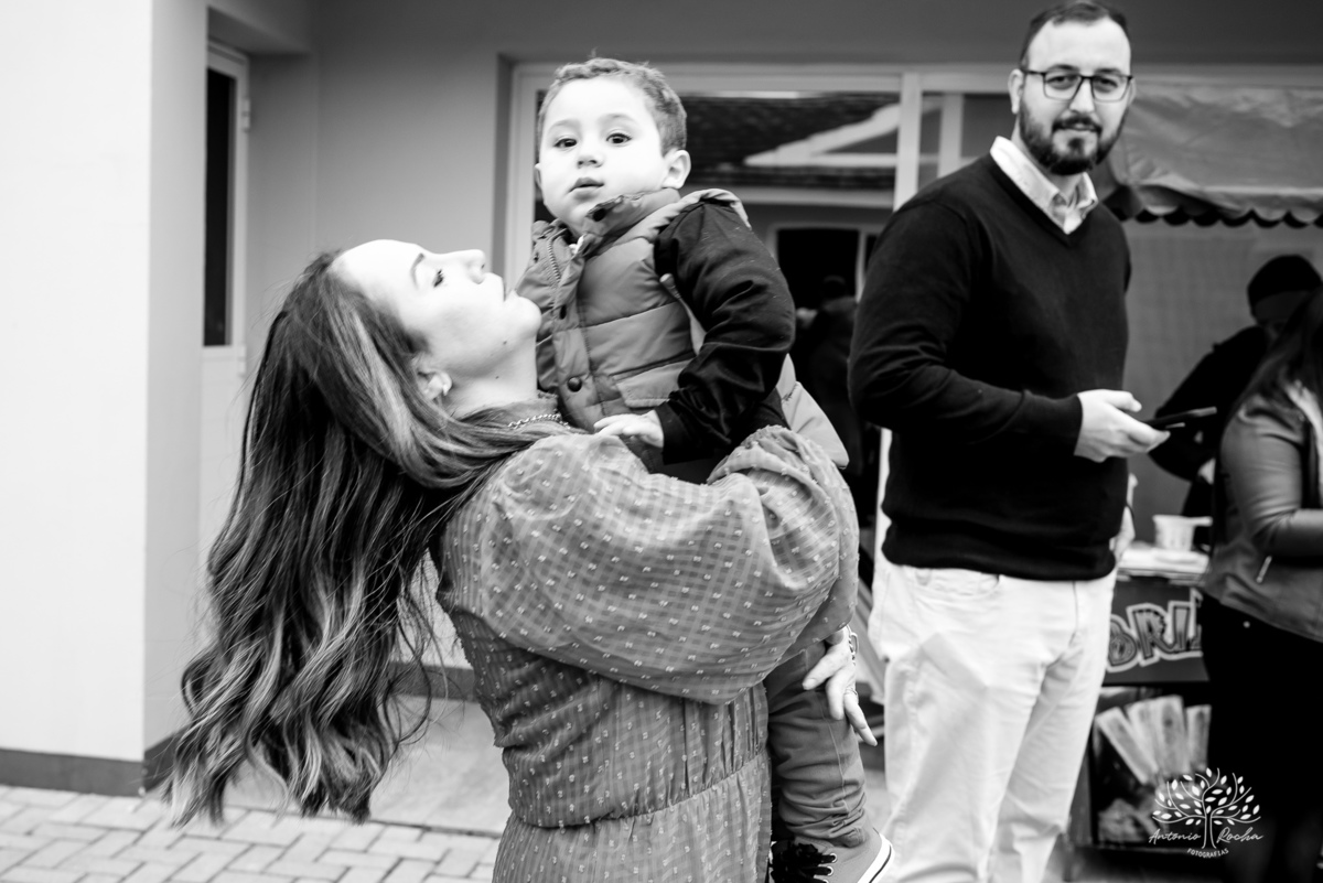 Festa Infantil-2 anos-Gustavo-Antonio Rocha Fotografias-primeiro aninho-brinquedos infláveis-festa íntima-caixa de areia-brinquedos-aniversariante-amigos da vizinhança-pracinha do condomínio-Pelotas-Mickey-escorrega-parabéns-bolo de aniversário-Pelotas