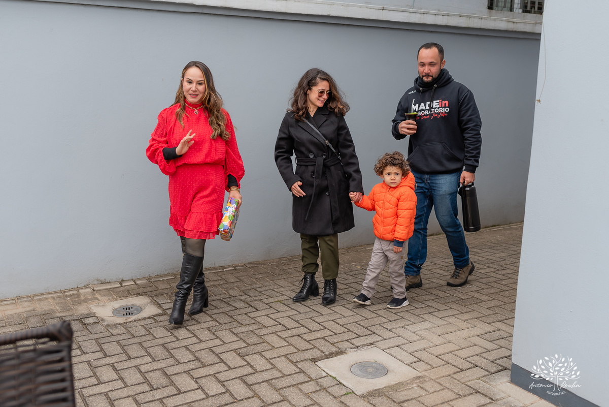Festa Infantil-2 anos-Gustavo-Antonio Rocha Fotografias-primeiro aninho-brinquedos infláveis-festa íntima-caixa de areia-brinquedos-aniversariante-amigos da vizinhança-pracinha do condomínio-Pelotas-Mickey-escorrega-parabéns-bolo de aniversário-Pelotas