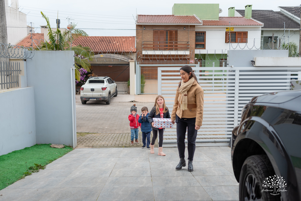 Festa Infantil-2 anos-Gustavo-Antonio Rocha Fotografias-primeiro aninho-brinquedos infláveis-festa íntima-caixa de areia-brinquedos-aniversariante-amigos da vizinhança-pracinha do condomínio-Pelotas-Mickey-escorrega-parabéns-bolo de aniversário-Pelotas