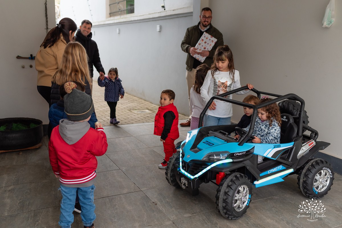 Festa Infantil-2 anos-Gustavo-Antonio Rocha Fotografias-primeiro aninho-brinquedos infláveis-festa íntima-caixa de areia-brinquedos-aniversariante-amigos da vizinhança-pracinha do condomínio-Pelotas-Mickey-escorrega-parabéns-bolo de aniversário-Pelotas