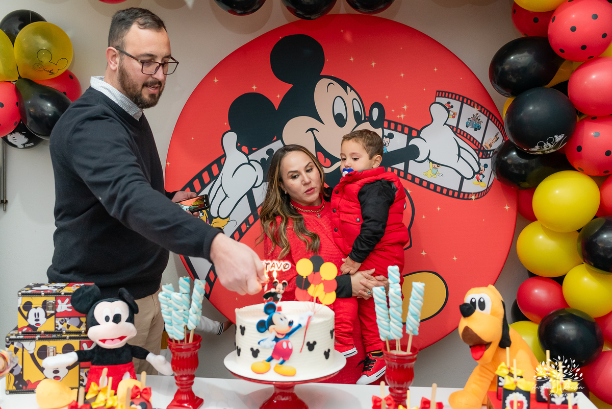 Festa Infantil-2 anos-Gustavo-Antonio Rocha Fotografias-primeiro aninho-brinquedos infláveis-festa íntima-caixa de areia-brinquedos-aniversariante-amigos da vizinhança-pracinha do condomínio-Pelotas-Mickey-escorrega-parabéns-bolo de aniversário-Pelotas