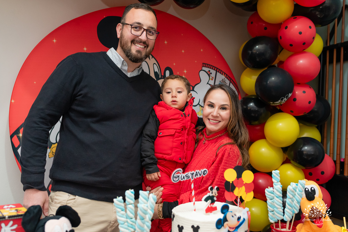 Festa Infantil-2 anos-Gustavo-Antonio Rocha Fotografias-primeiro aninho-brinquedos infláveis-festa íntima-caixa de areia-brinquedos-aniversariante-amigos da vizinhança-pracinha do condomínio-Pelotas-Mickey-escorrega-parabéns-bolo de aniversário-Pelotas