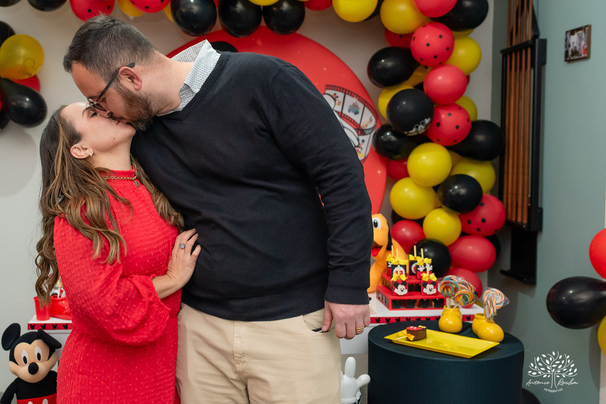 Festa Infantil-2 anos-Gustavo-Antonio Rocha Fotografias-primeiro aninho-brinquedos infláveis-festa íntima-caixa de areia-brinquedos-aniversariante-amigos da vizinhança-pracinha do condomínio-Pelotas-Mickey-escorrega-parabéns-bolo de aniversário-Pelotas