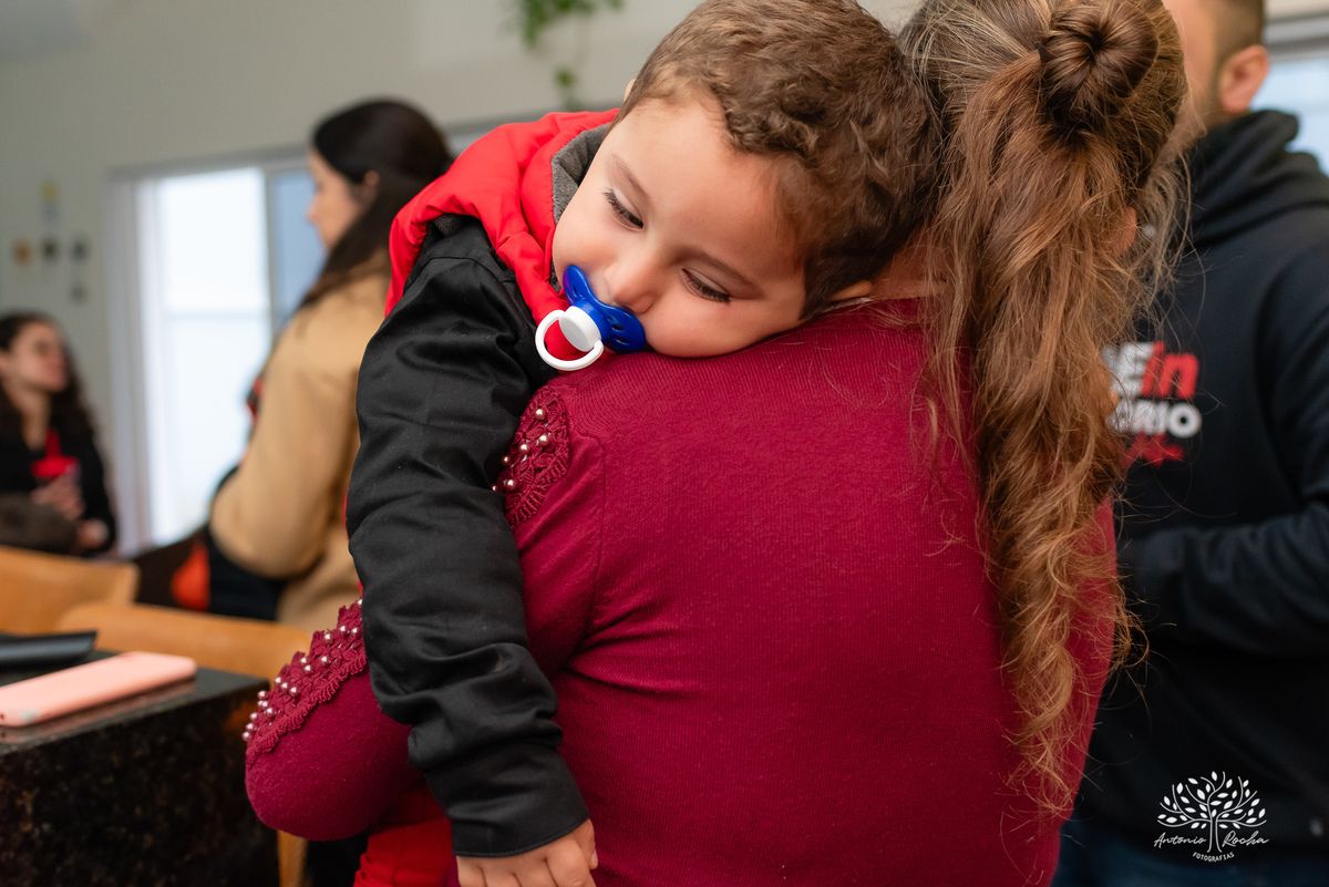 Festa Infantil-2 anos-Gustavo-Antonio Rocha Fotografias-primeiro aninho-brinquedos infláveis-festa íntima-caixa de areia-brinquedos-aniversariante-amigos da vizinhança-pracinha do condomínio-Pelotas-Mickey-escorrega-parabéns-bolo de aniversário-Pelotas