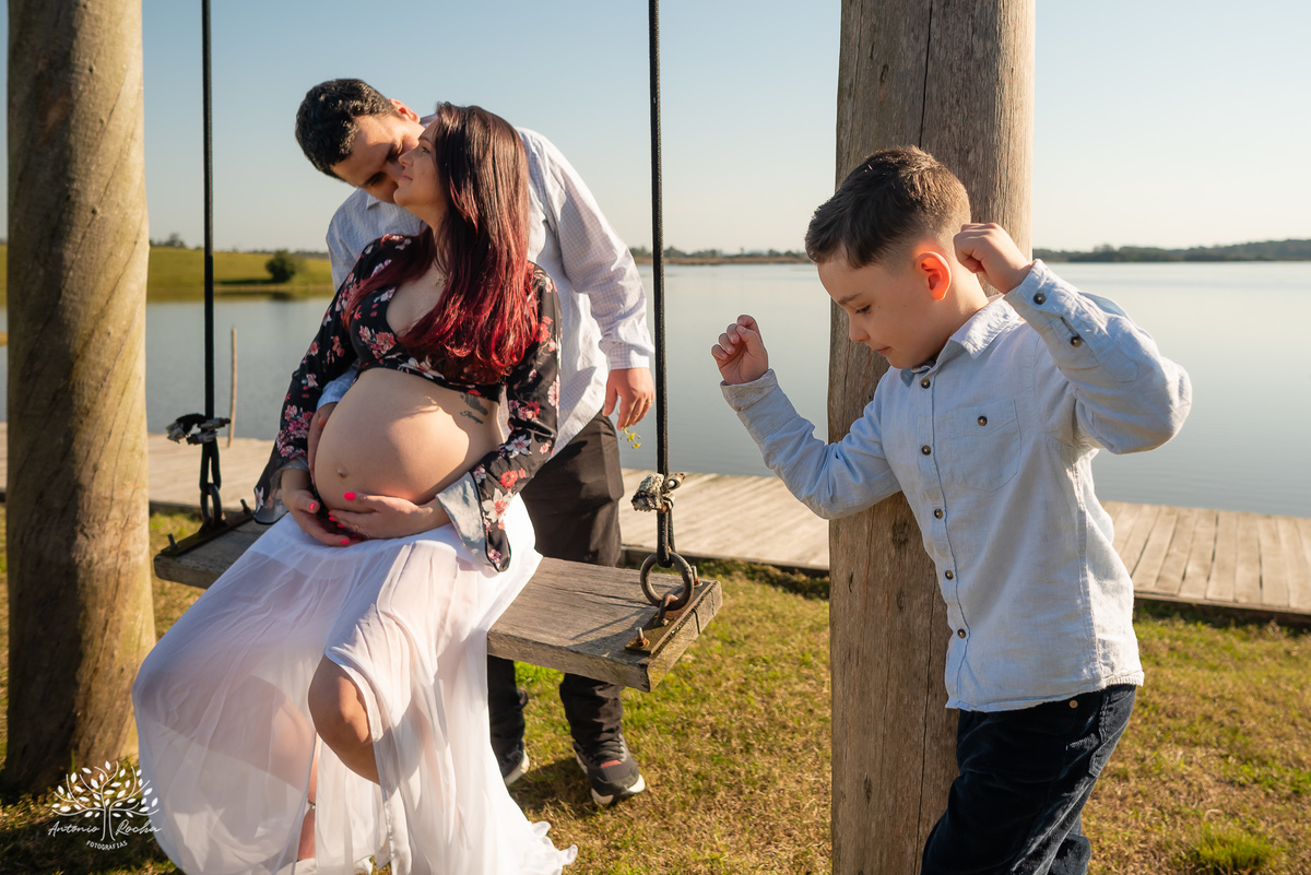 ensaio gestante - espera - Francine - Morada do Sol - Henrique - Otávio - família - tarde ensolarada - gestação - fotos de família - cliques - amor e cumplicidade - luz dourada - do bebê - fotografia profissional - Antonio Rocha Fotografias-Pelotas
