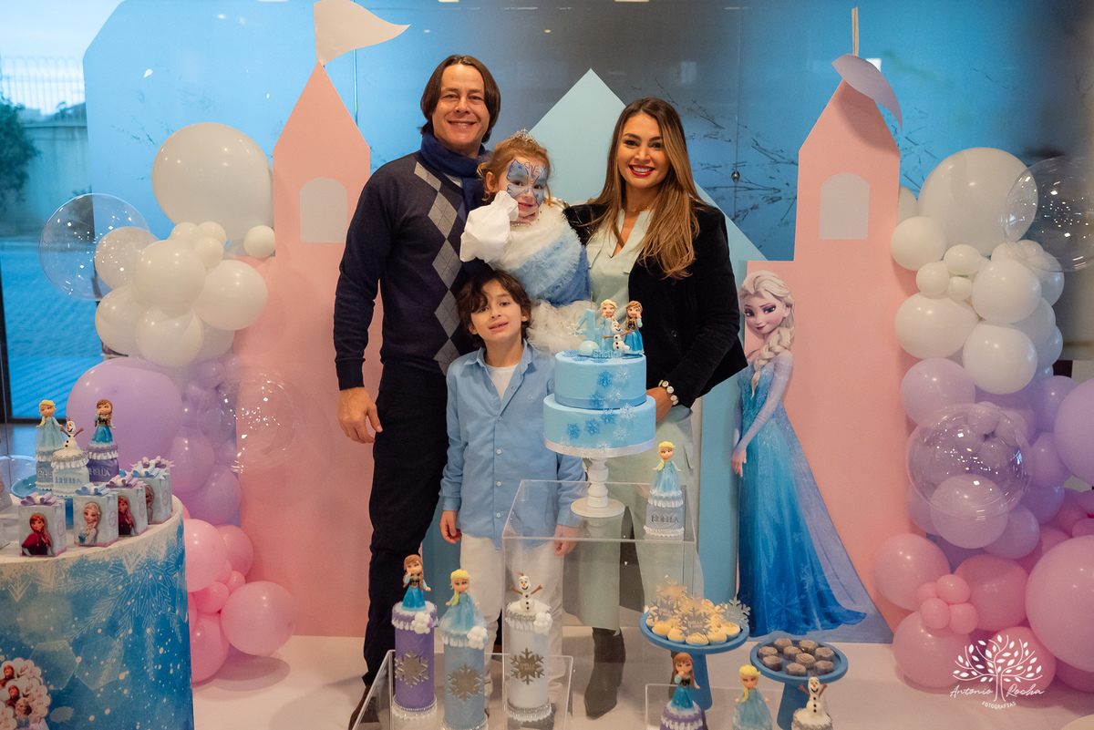 Aniversário - Bhella - 4 anos - Frozen - Família - Amigos - Cidade natal - Theo - Kifuzarka - Elsa - Anna - Castelo - Decoração - Parabéns - Personalidade - Presentes - Thor - Ana Raphaela-Fotografia - Antonio Rocha Fotografias-Becker-Pelotas