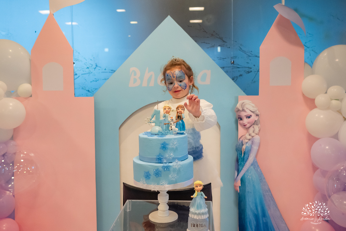 Aniversário - Bhella - 4 anos - Frozen - Família - Amigos - Cidade natal - Theo - Kifuzarka - Elsa - Anna - Castelo - Decoração - Parabéns - Personalidade - Presentes - Thor - Ana Raphaela-Fotografia - Antonio Rocha Fotografias-Becker-Pelotas