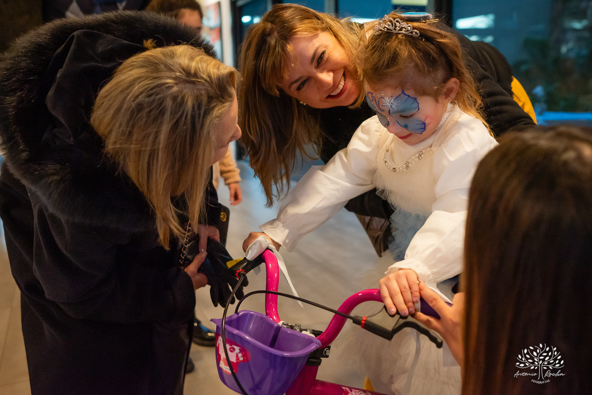Aniversário - Bhella - 4 anos - Frozen - Família - Amigos - Cidade natal - Theo - Kifuzarka - Elsa - Anna - Castelo - Decoração - Parabéns - Personalidade - Presentes - Thor - Ana Raphaela-Fotografia - Antonio Rocha Fotografias-Becker-Pelotas