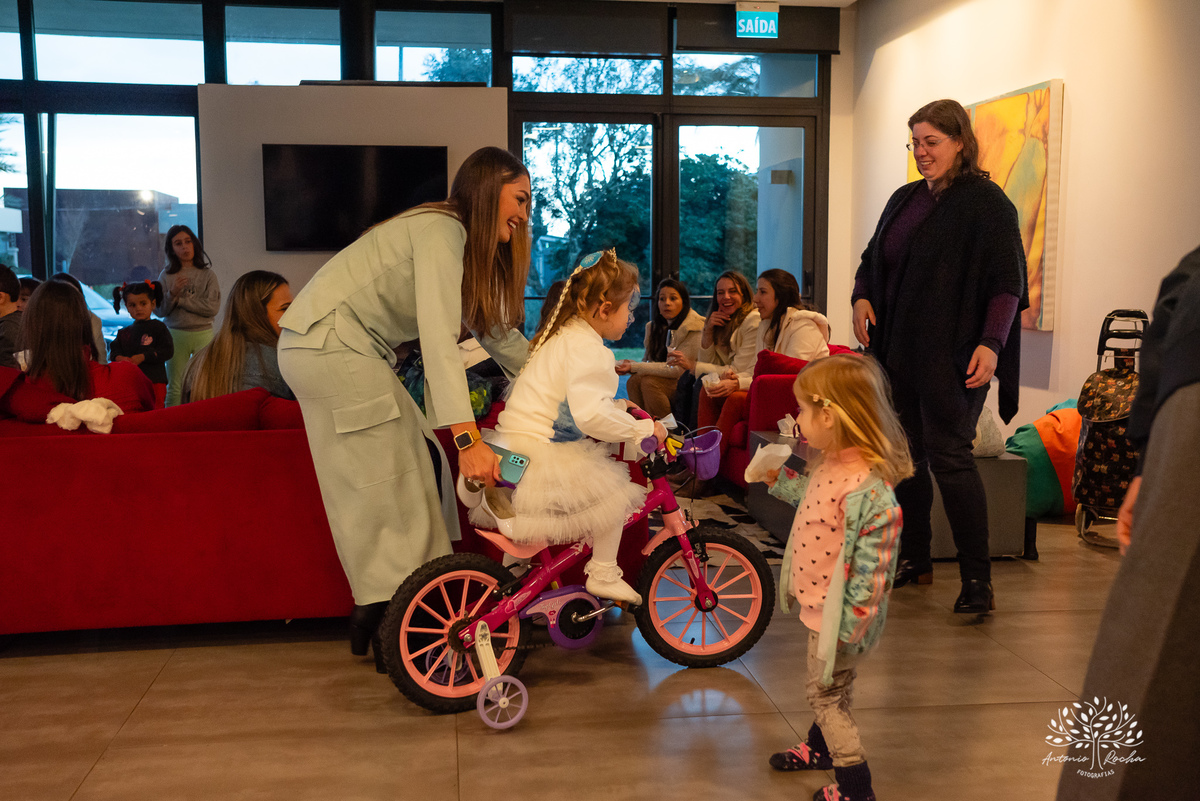 Aniversário - Bhella - 4 anos - Frozen - Família - Amigos - Cidade natal - Theo - Kifuzarka - Elsa - Anna - Castelo - Decoração - Parabéns - Personalidade - Presentes - Thor - Ana Raphaela-Fotografia - Antonio Rocha Fotografias-Becker-Pelotas