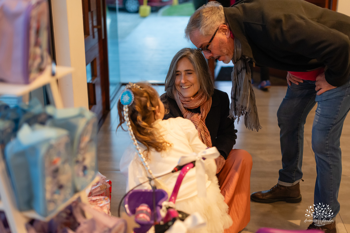 Aniversário - Bhella - 4 anos - Frozen - Família - Amigos - Cidade natal - Theo - Kifuzarka - Elsa - Anna - Castelo - Decoração - Parabéns - Personalidade - Presentes - Thor - Ana Raphaela-Fotografia - Antonio Rocha Fotografias-Becker-Pelotas
