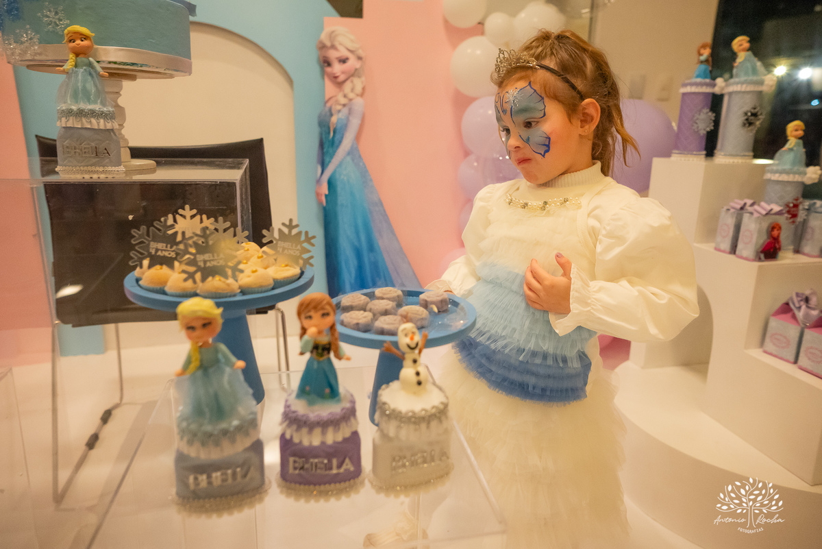 Aniversário - Bhella - 4 anos - Frozen - Família - Amigos - Cidade natal - Theo - Kifuzarka - Elsa - Anna - Castelo - Decoração - Parabéns - Personalidade - Presentes - Thor - Ana Raphaela-Fotografia - Antonio Rocha Fotografias-Becker-Pelotas