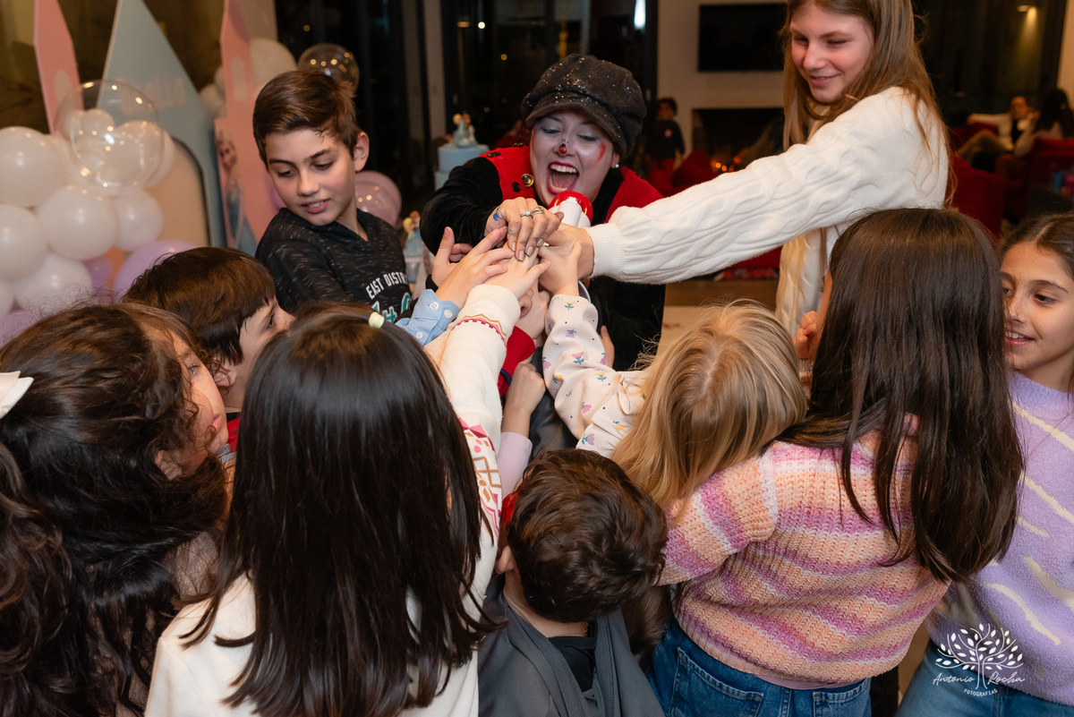Aniversário - Bhella - 4 anos - Frozen - Família - Amigos - Cidade natal - Theo - Kifuzarka - Elsa - Anna - Castelo - Decoração - Parabéns - Personalidade - Presentes - Thor - Ana Raphaela-Fotografia - Antonio Rocha Fotografias-Becker-Pelotas