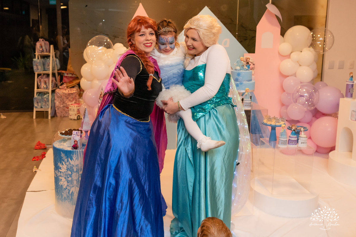 Aniversário - Bhella - 4 anos - Frozen - Família - Amigos - Cidade natal - Theo - Kifuzarka - Elsa - Anna - Castelo - Decoração - Parabéns - Personalidade - Presentes - Thor - Ana Raphaela-Fotografia - Antonio Rocha Fotografias-Becker-Pelotas