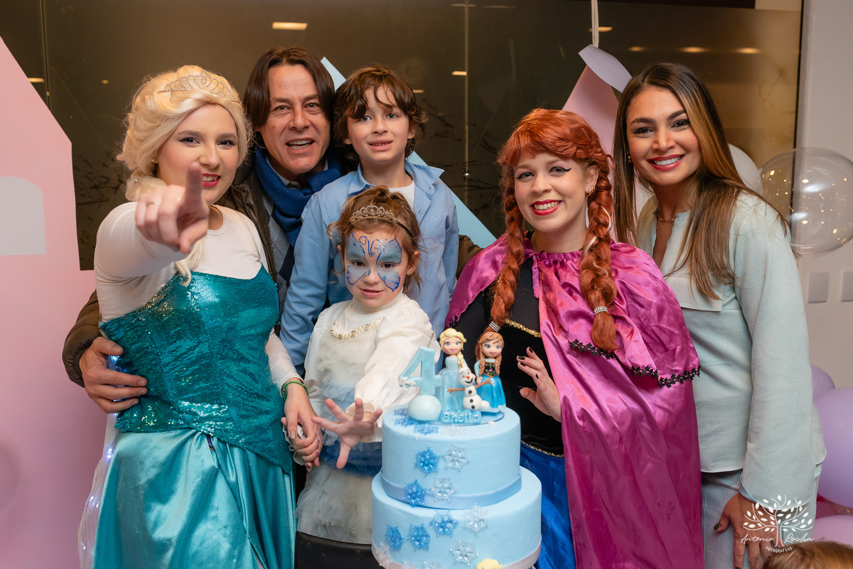 Aniversário - Bhella - 4 anos - Frozen - Família - Amigos - Cidade natal - Theo - Kifuzarka - Elsa - Anna - Castelo - Decoração - Parabéns - Personalidade - Presentes - Thor - Ana Raphaela-Fotografia - Antonio Rocha Fotografias-Becker-Pelotas