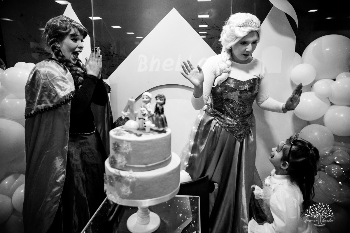 Aniversário - Bhella - 4 anos - Frozen - Família - Amigos - Cidade natal - Theo - Kifuzarka - Elsa - Anna - Castelo - Decoração - Parabéns - Personalidade - Presentes - Thor - Ana Raphaela-Fotografia - Antonio Rocha Fotografias-Becker-Pelotas