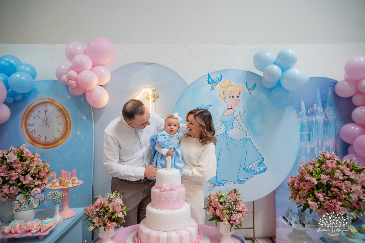 aniversário - primeiro aninho - princesa - Luiza - família - Rio de Janeiro - comemoração - familiares - amigos - diversão –reencontros-Cinderela - memórias – decoração-crianças-doces deliciosos - felicidade - Antonio Rocha Fotografias-pelotas