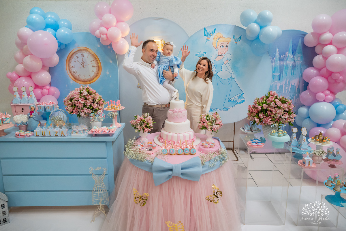 aniversário - primeiro aninho - princesa - Luiza - família - Rio de Janeiro - comemoração - familiares - amigos - diversão –reencontros-Cinderela - memórias – decoração-crianças-doces deliciosos - felicidade - Antonio Rocha Fotografias-pelotas