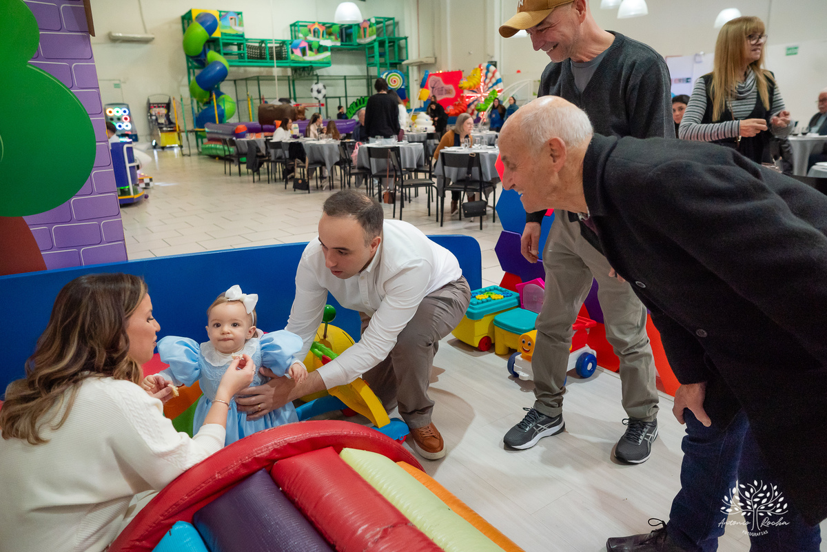 aniversário - primeiro aninho - princesa - Luiza - família - Rio de Janeiro - comemoração - familiares - amigos - diversão –reencontros-Cinderela - memórias – decoração-crianças-doces deliciosos - felicidade - Antonio Rocha Fotografias-pelotas