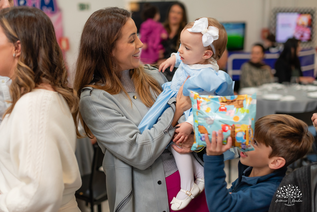 aniversário - primeiro aninho - princesa - Luiza - família - Rio de Janeiro - comemoração - familiares - amigos - diversão –reencontros-Cinderela - memórias – decoração-crianças-doces deliciosos - felicidade - Antonio Rocha Fotografias-pelotas