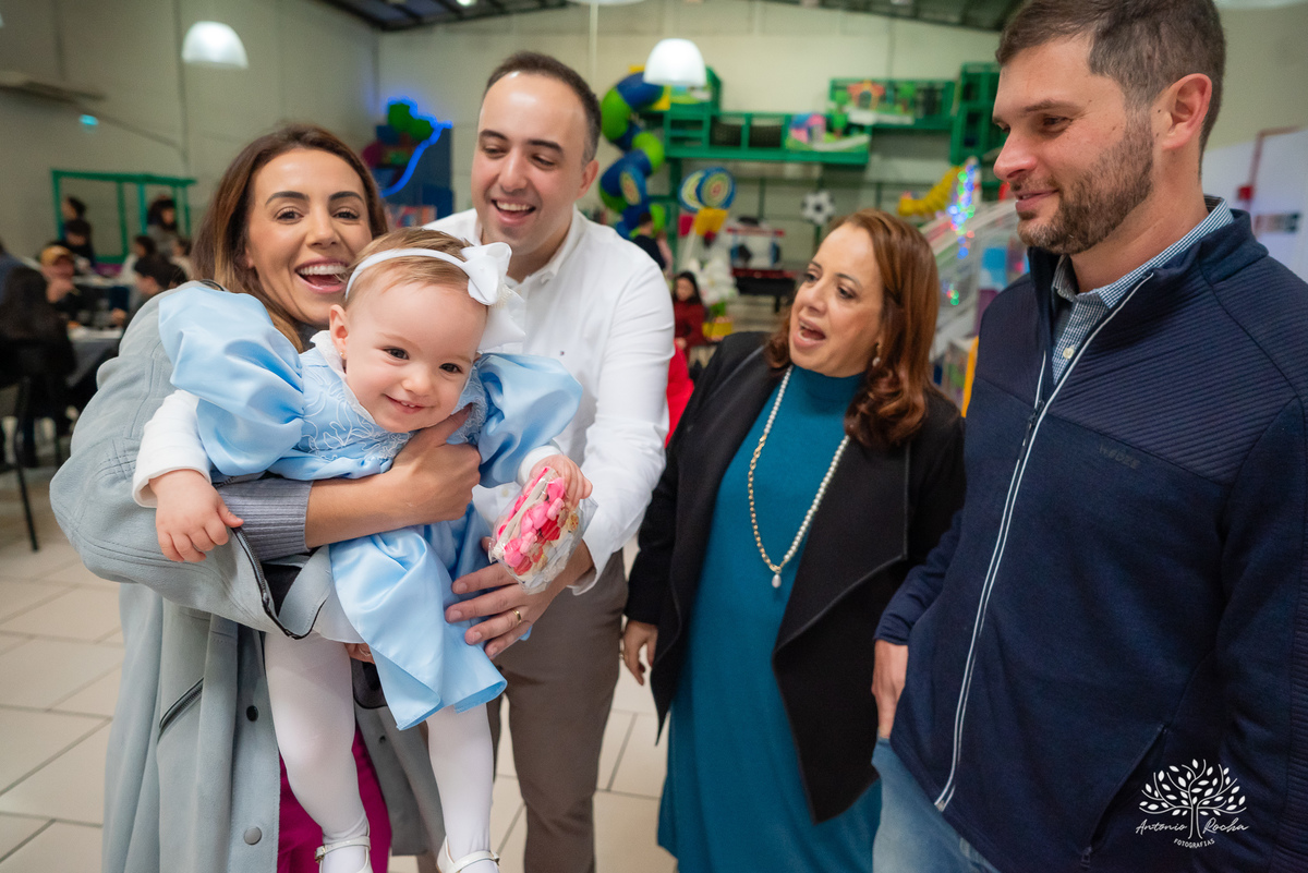 aniversário - primeiro aninho - princesa - Luiza - família - Rio de Janeiro - comemoração - familiares - amigos - diversão –reencontros-Cinderela - memórias – decoração-crianças-doces deliciosos - felicidade - Antonio Rocha Fotografias-pelotas