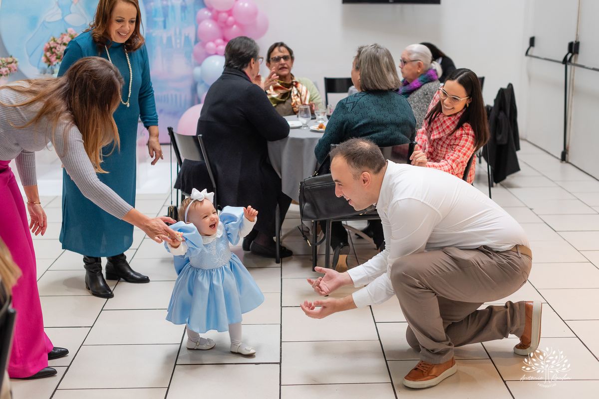aniversário - primeiro aninho - princesa - Luiza - família - Rio de Janeiro - comemoração - familiares - amigos - diversão –reencontros-Cinderela - memórias – decoração-crianças-doces deliciosos - felicidade - Antonio Rocha Fotografias-pelotas
