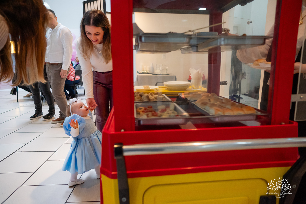 aniversário - primeiro aninho - princesa - Luiza - família - Rio de Janeiro - comemoração - familiares - amigos - diversão –reencontros-Cinderela - memórias – decoração-crianças-doces deliciosos - felicidade - Antonio Rocha Fotografias-pelotas