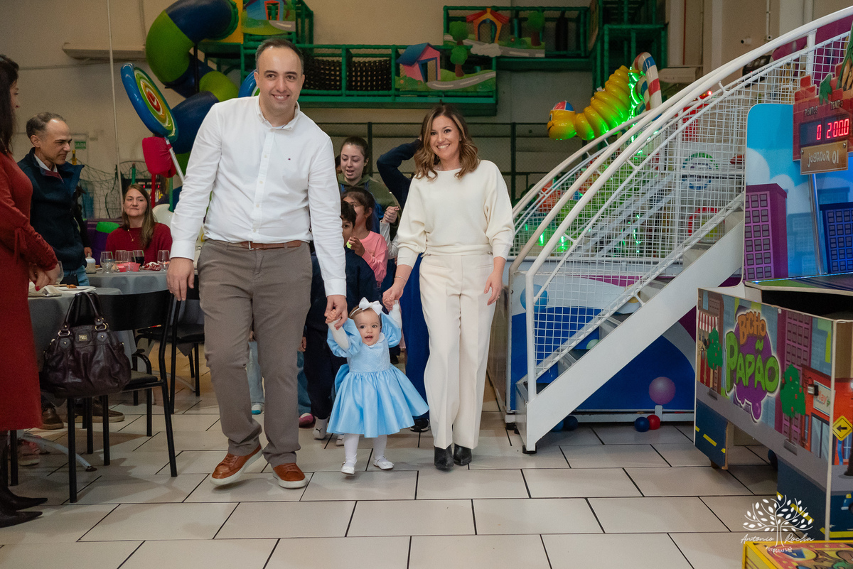 aniversário - primeiro aninho - princesa - Luiza - família - Rio de Janeiro - comemoração - familiares - amigos - diversão –reencontros-Cinderela - memórias – decoração-crianças-doces deliciosos - felicidade - Antonio Rocha Fotografias-pelotas