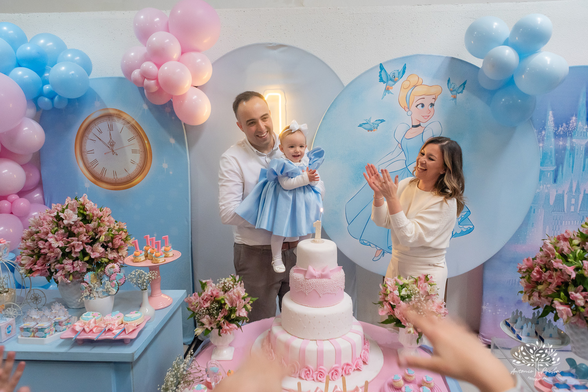 aniversário - primeiro aninho - princesa - Luiza - família - Rio de Janeiro - comemoração - familiares - amigos - diversão –reencontros-Cinderela - memórias – decoração-crianças-doces deliciosos - felicidade - Antonio Rocha Fotografias-pelotas