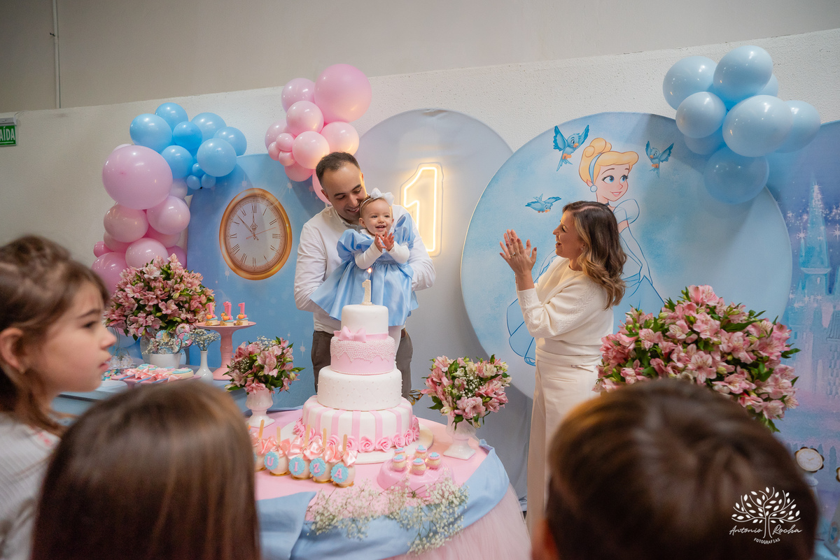 aniversário - primeiro aninho - princesa - Luiza - família - Rio de Janeiro - comemoração - familiares - amigos - diversão –reencontros-Cinderela - memórias – decoração-crianças-doces deliciosos - felicidade - Antonio Rocha Fotografias-pelotas