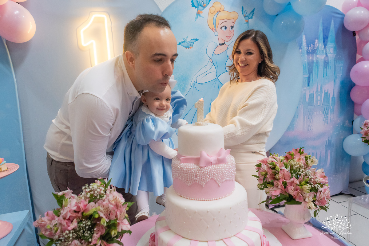 aniversário - primeiro aninho - princesa - Luiza - família - Rio de Janeiro - comemoração - familiares - amigos - diversão –reencontros-Cinderela - memórias – decoração-crianças-doces deliciosos - felicidade - Antonio Rocha Fotografias-pelotas