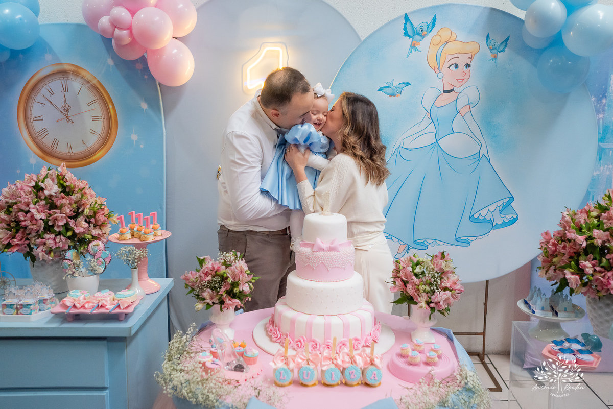 aniversário - primeiro aninho - princesa - Luiza - família - Rio de Janeiro - comemoração - familiares - amigos - diversão –reencontros-Cinderela - memórias – decoração-crianças-doces deliciosos - felicidade - Antonio Rocha Fotografias-pelotas