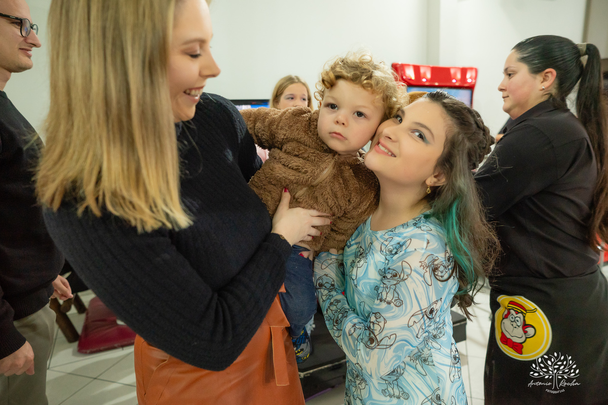 aniversário de 10 anos - fotografia de aniversário - fotógrafa infantil - tema Stitch - tirolesa - fotografia profissional - Antonio Rocha Fotografias - infância -festa animada - fotografia espontânea - pré adolescência-Pelotas-tio Guigui