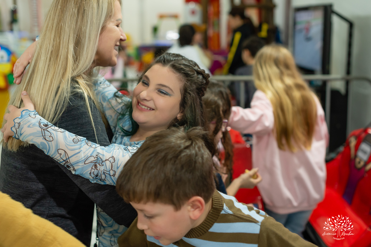 aniversário de 10 anos - fotografia de aniversário - fotógrafa infantil - tema Stitch - tirolesa - fotografia profissional - Antonio Rocha Fotografias - infância -festa animada - fotografia espontânea - pré adolescência-Pelotas-tio Guigui