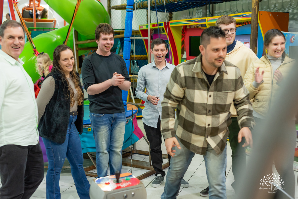 aniversário de 10 anos - fotografia de aniversário - fotógrafa infantil - tema Stitch - tirolesa - fotografia profissional - Antonio Rocha Fotografias - infância -festa animada - fotografia espontânea - pré adolescência-Pelotas-tio Guigui