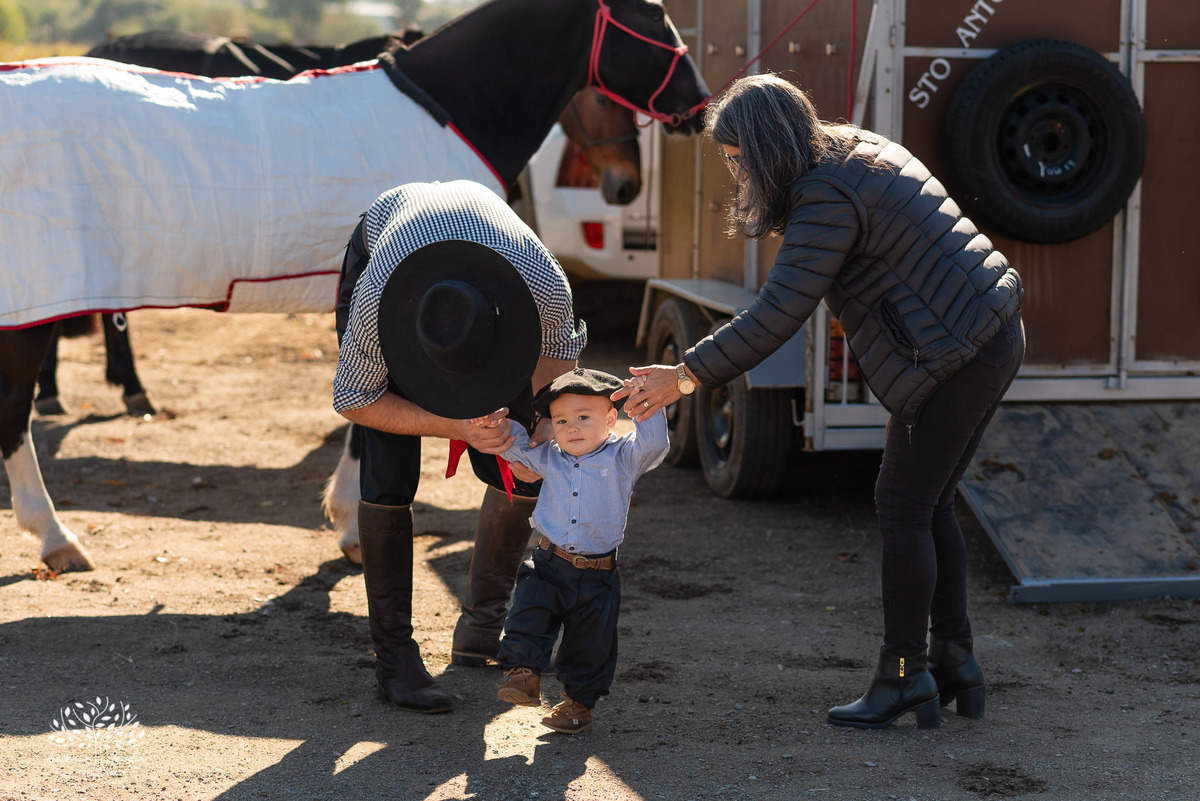 ensaio de primeiro aninho-fotografia de família-gestação-ensaio de gestante-pré-festa - Francisco-Carol-Roger-vovó Sandra-dinda Bianca-dindo Lucas-fotografia infantil-sorriso—contagiante-confiança-fotografia profissional-Antonio Rocha Fotografias-Pelotas