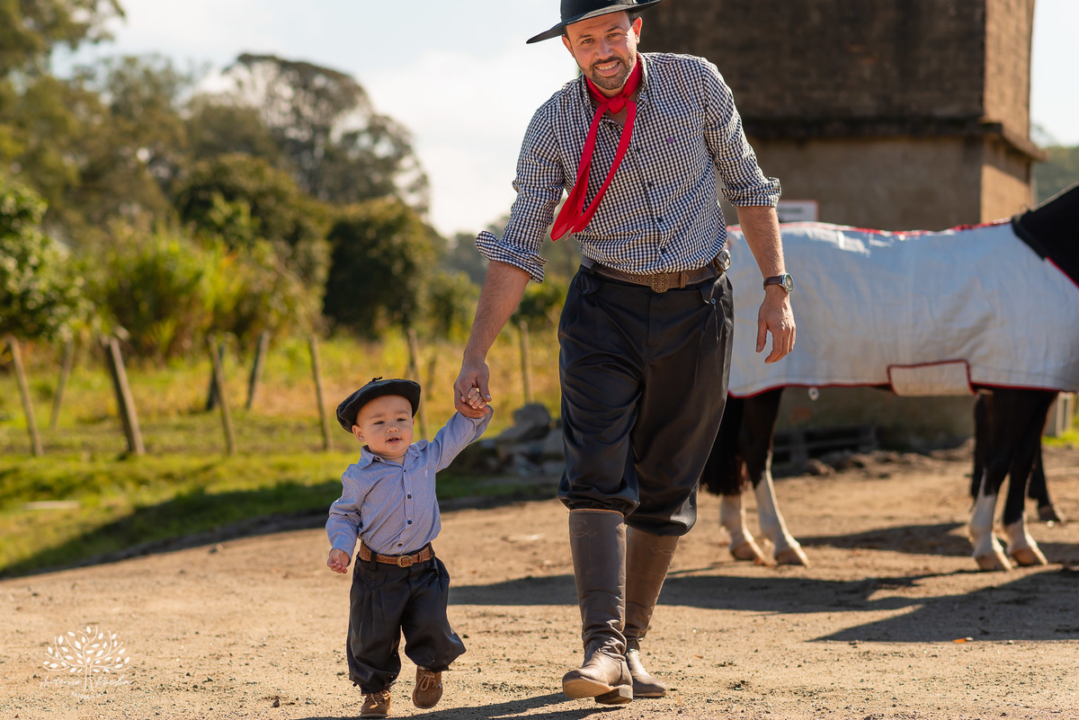 ensaio de primeiro aninho-fotografia de família-gestação-ensaio de gestante-pré-festa - Francisco-Carol-Roger-vovó Sandra-dinda Bianca-dindo Lucas-fotografia infantil-sorriso—contagiante-confiança-fotografia profissional-Antonio Rocha Fotografias-Pelotas