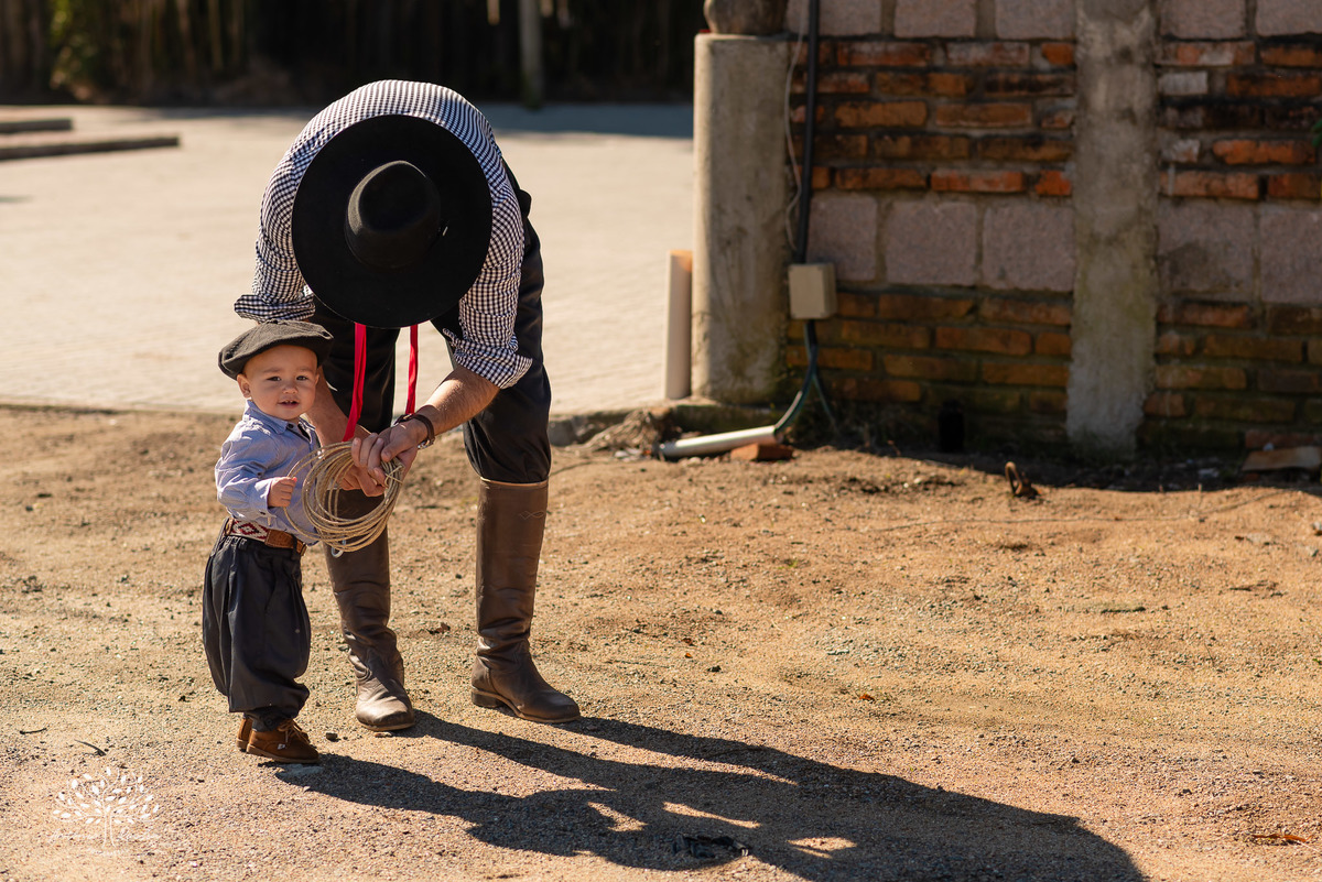 ensaio de primeiro aninho-fotografia de família-gestação-ensaio de gestante-pré-festa - Francisco-Carol-Roger-vovó Sandra-dinda Bianca-dindo Lucas-fotografia infantil-sorriso—contagiante-confiança-fotografia profissional-Antonio Rocha Fotografias-Pelotas