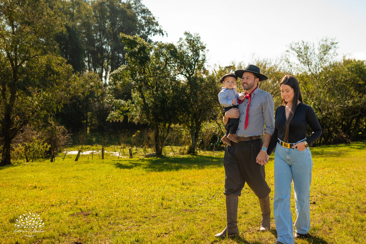 ensaio de primeiro aninho-fotografia de família-gestação-ensaio de gestante-pré-festa - Francisco-Carol-Roger-vovó Sandra-dinda Bianca-dindo Lucas-fotografia infantil-sorriso—contagiante-confiança-fotografia profissional-Antonio Rocha Fotografias-Pelotas