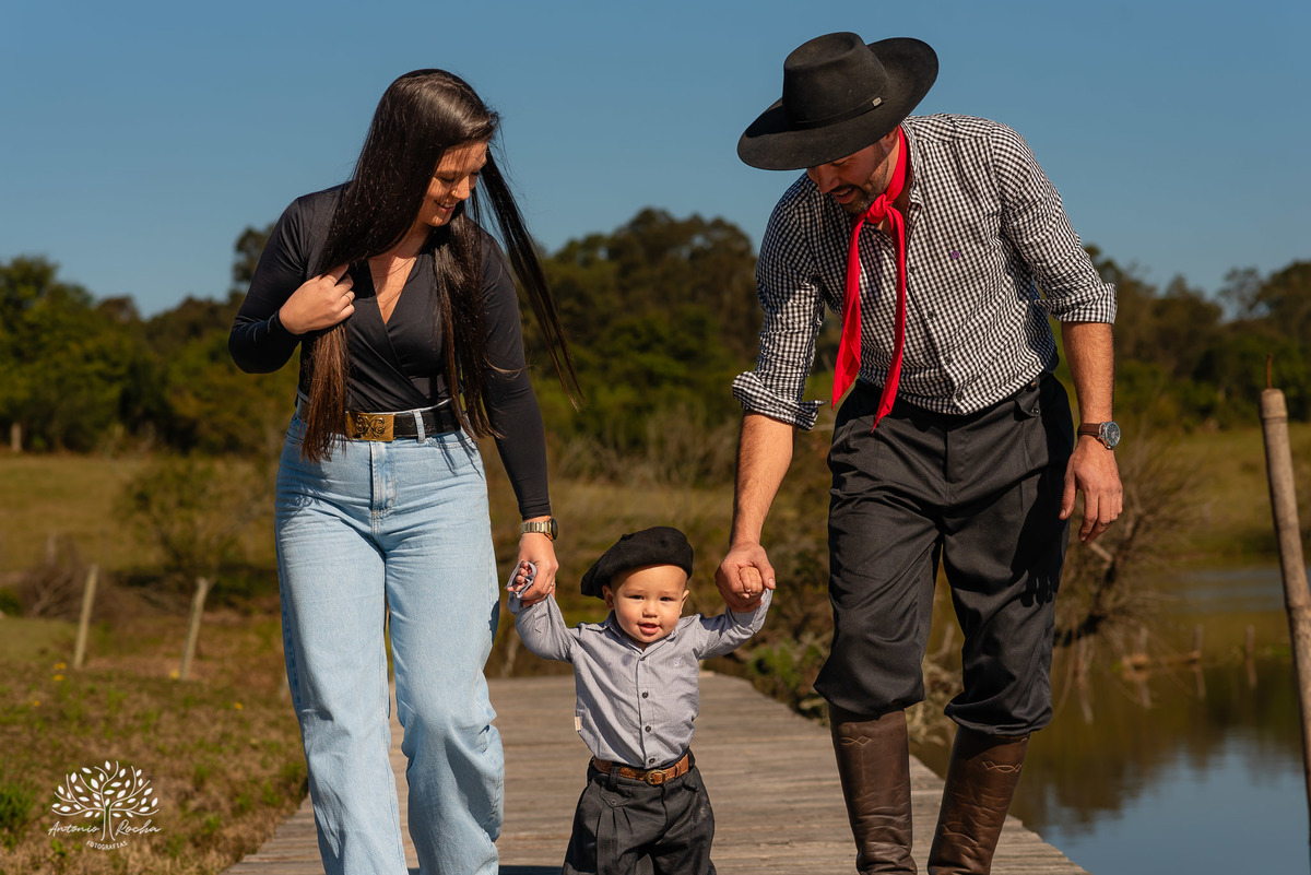 ensaio de primeiro aninho-fotografia de família-gestação-ensaio de gestante-pré-festa - Francisco-Carol-Roger-vovó Sandra-dinda Bianca-dindo Lucas-fotografia infantil-sorriso—contagiante-confiança-fotografia profissional-Antonio Rocha Fotografias-Pelotas