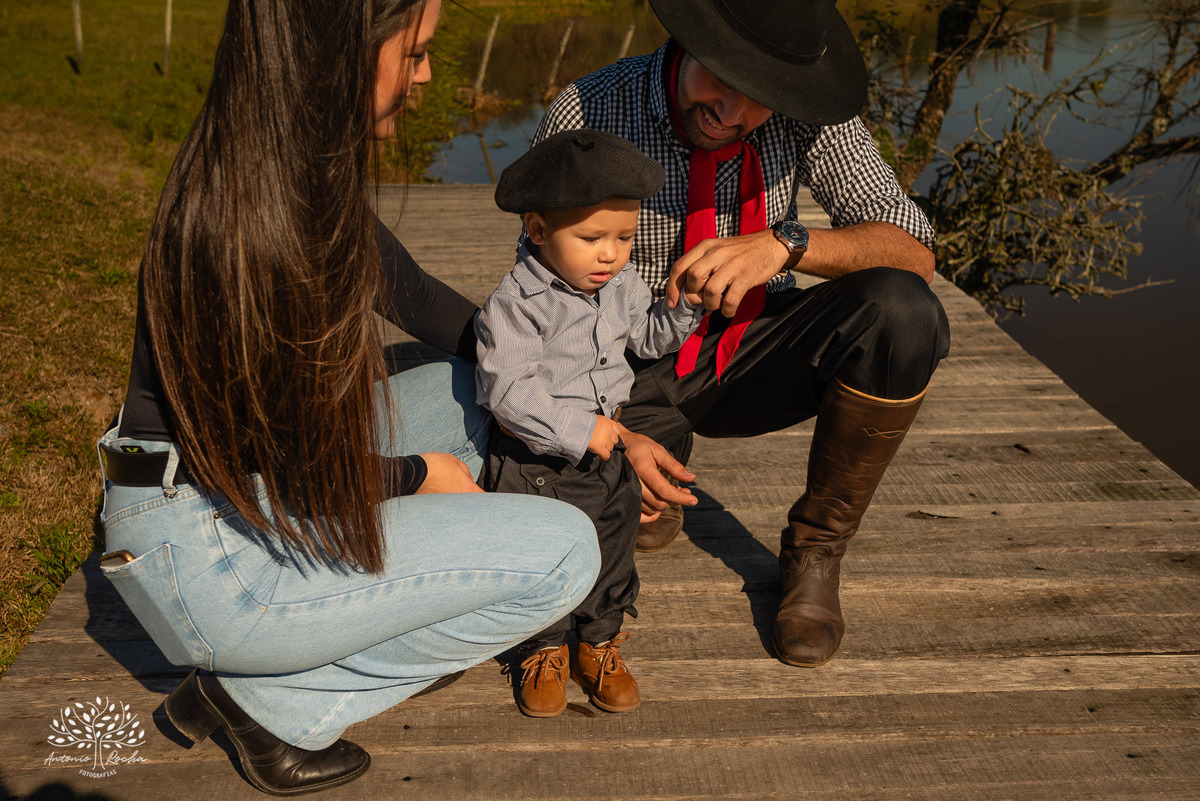 ensaio de primeiro aninho-fotografia de família-gestação-ensaio de gestante-pré-festa - Francisco-Carol-Roger-vovó Sandra-dinda Bianca-dindo Lucas-fotografia infantil-sorriso—contagiante-confiança-fotografia profissional-Antonio Rocha Fotografias-Pelotas