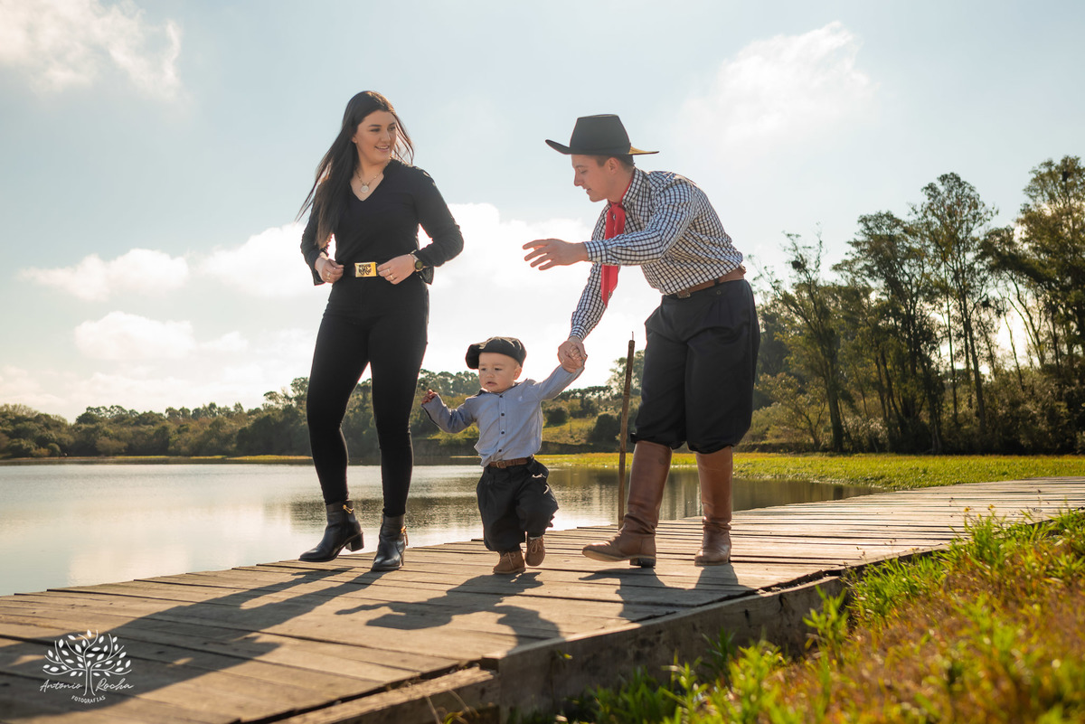 ensaio de primeiro aninho-fotografia de família-gestação-ensaio de gestante-pré-festa - Francisco-Carol-Roger-vovó Sandra-dinda Bianca-dindo Lucas-fotografia infantil-sorriso—contagiante-confiança-fotografia profissional-Antonio Rocha Fotografias-Pelotas