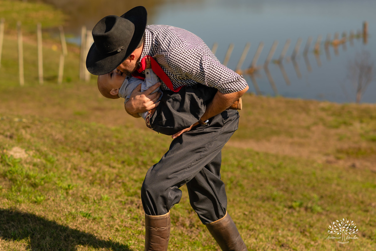 ensaio de primeiro aninho-fotografia de família-gestação-ensaio de gestante-pré-festa - Francisco-Carol-Roger-vovó Sandra-dinda Bianca-dindo Lucas-fotografia infantil-sorriso—contagiante-confiança-fotografia profissional-Antonio Rocha Fotografias-Pelotas
