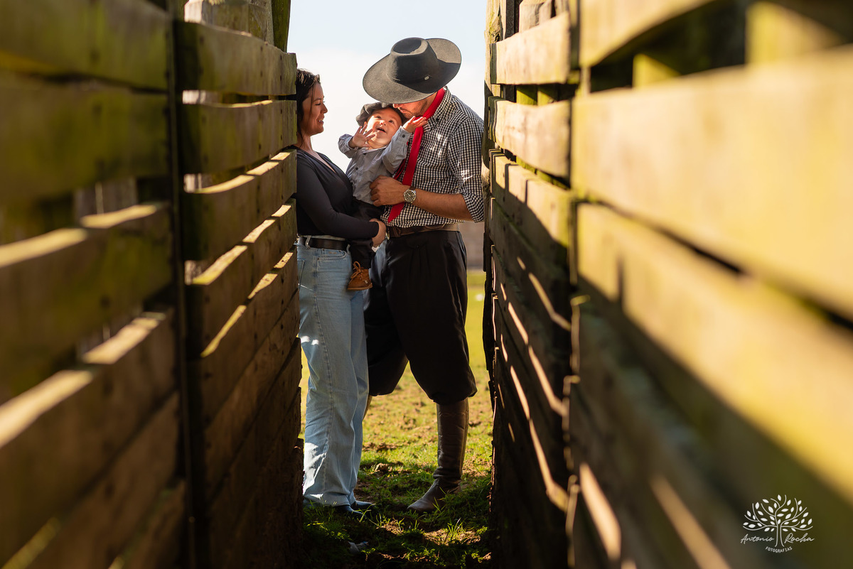 ensaio de primeiro aninho-fotografia de família-gestação-ensaio de gestante-pré-festa - Francisco-Carol-Roger-vovó Sandra-dinda Bianca-dindo Lucas-fotografia infantil-sorriso—contagiante-confiança-fotografia profissional-Antonio Rocha Fotografias-Pelotas