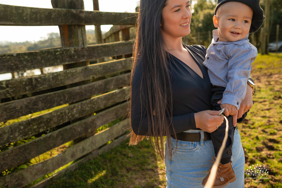 ensaio de primeiro aninho-fotografia de família-gestação-ensaio de gestante-pré-festa - Francisco-Carol-Roger-vovó Sandra-dinda Bianca-dindo Lucas-fotografia infantil-sorriso—contagiante-confiança-fotografia profissional-Antonio Rocha Fotografias-Pelotas
