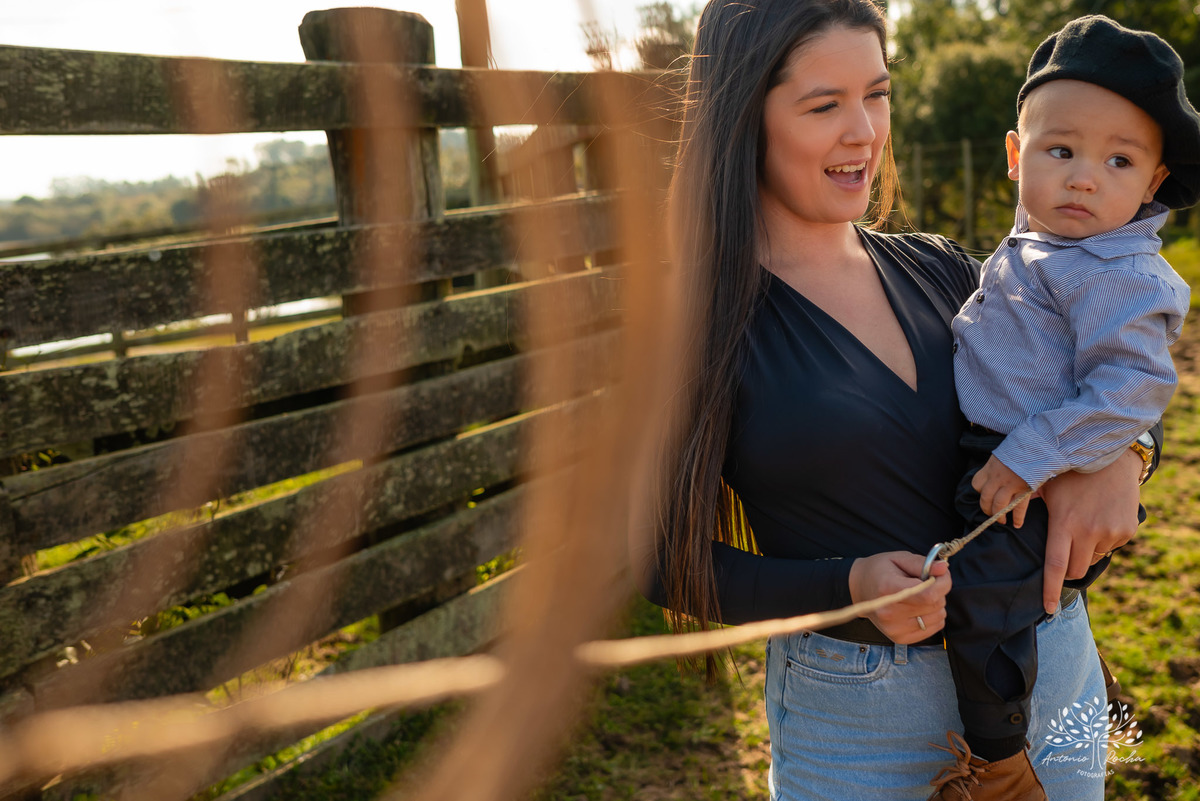 ensaio de primeiro aninho-fotografia de família-gestação-ensaio de gestante-pré-festa - Francisco-Carol-Roger-vovó Sandra-dinda Bianca-dindo Lucas-fotografia infantil-sorriso—contagiante-confiança-fotografia profissional-Antonio Rocha Fotografias-Pelotas