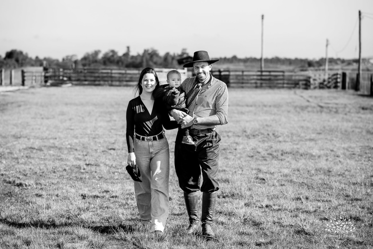 ensaio de primeiro aninho-fotografia de família-gestação-ensaio de gestante-pré-festa - Francisco-Carol-Roger-vovó Sandra-dinda Bianca-dindo Lucas-fotografia infantil-sorriso—contagiante-confiança-fotografia profissional-Antonio Rocha Fotografias-Pelotas